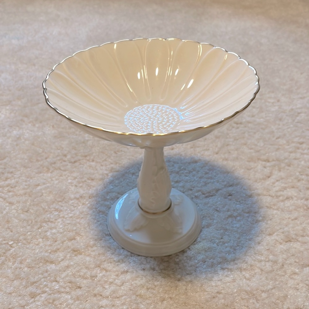 Lenox 24k gold flower jewelry holder